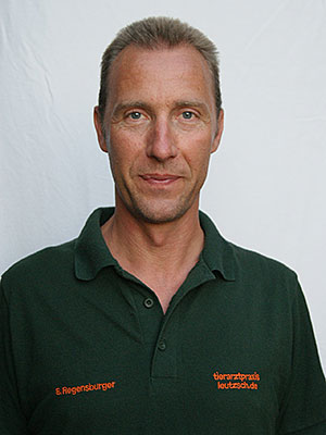 Tierarzt Bernhard Regensburger